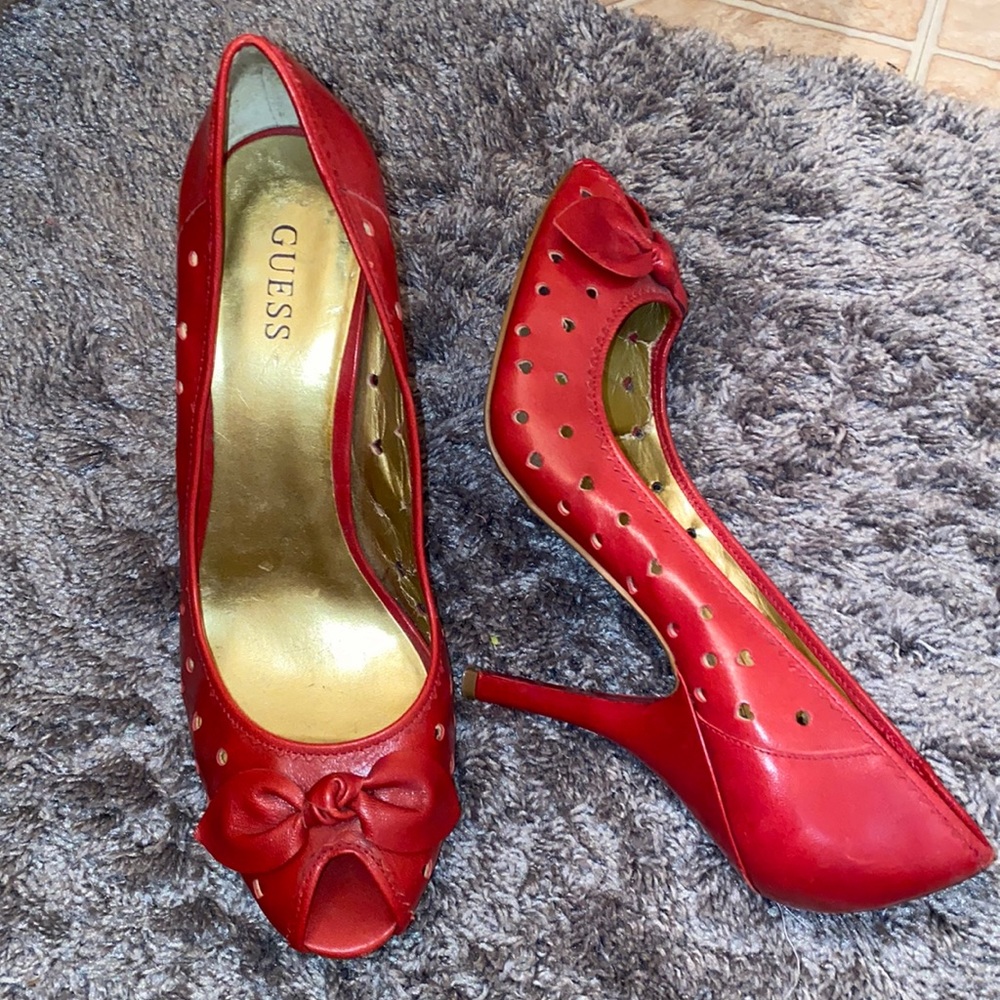 red heart guess high heels